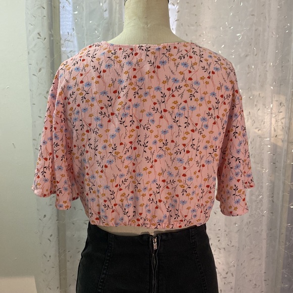Flower Twist Crop Top - Picture 3 of 6